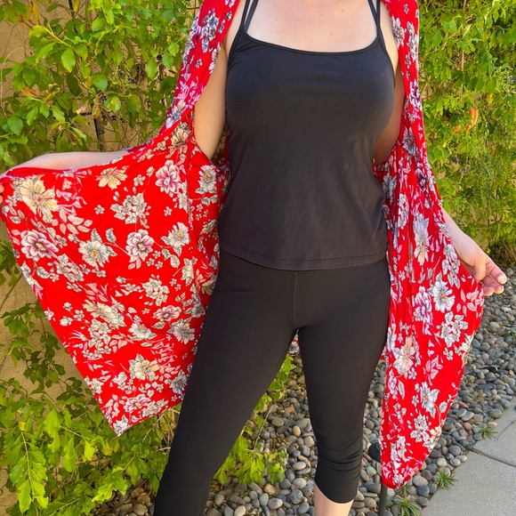 Patrons of Peace Women’s Floral cardigan. Size Medium. - Picture 2 of 5